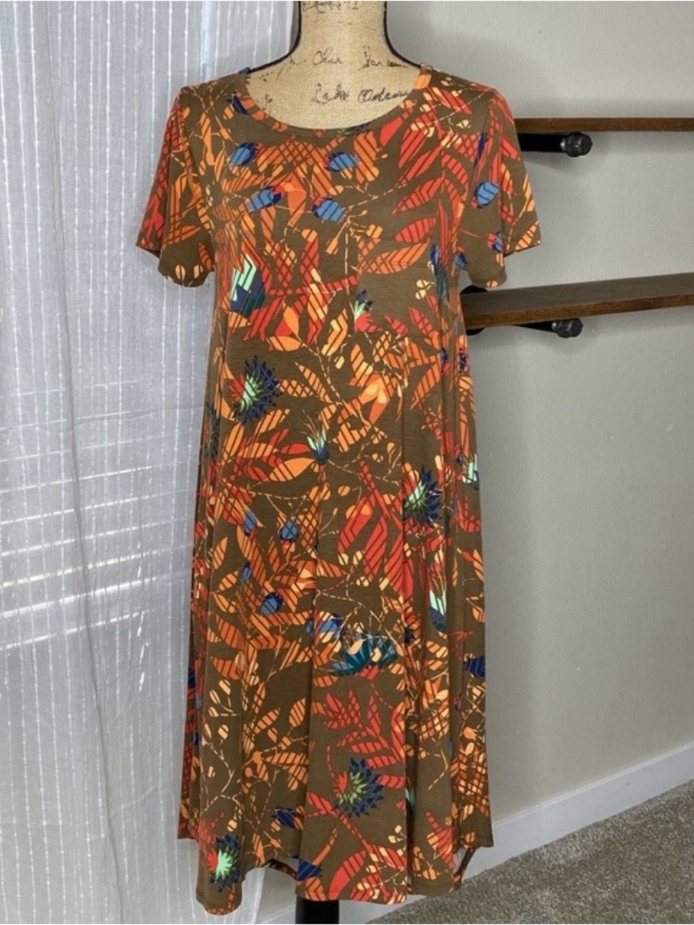 LULAROE- Dark‎ Green Printed Carly Dress Size Small